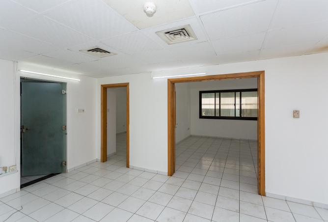 large 1 bedroom apartment available for rent in burdubai